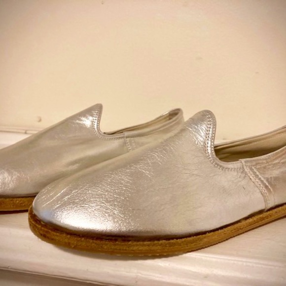 Aintap Handmade Genuine Leather Silver Slip-ons, Women's Size 39 (US 7.5-8) - Picture 1 of 3